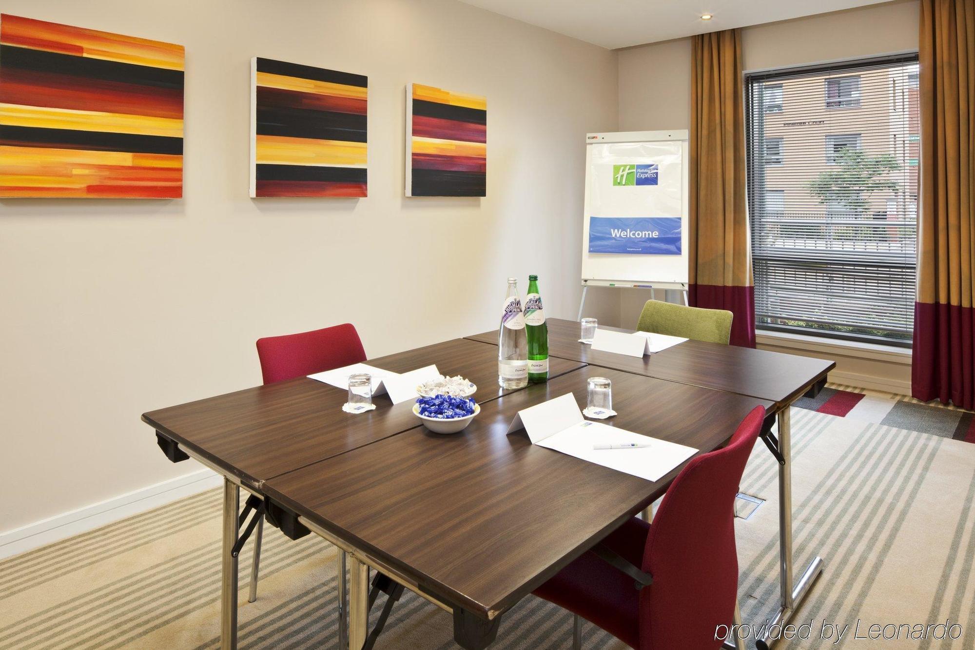 Holiday Inn Express Stevenage, An Ihg Hotel Kemudahan gambar