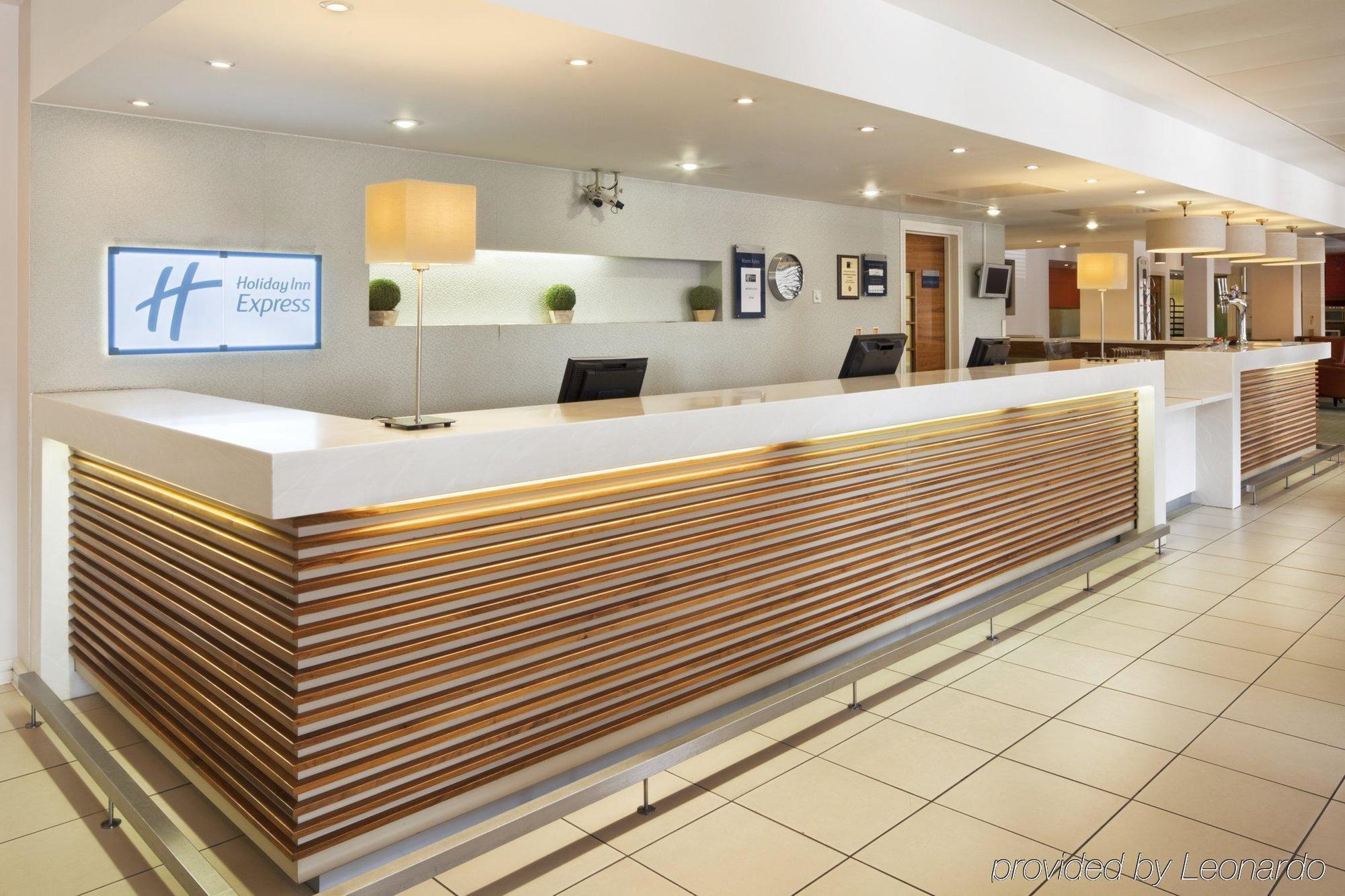 Holiday Inn Express Stevenage, An Ihg Hotel Dalaman gambar