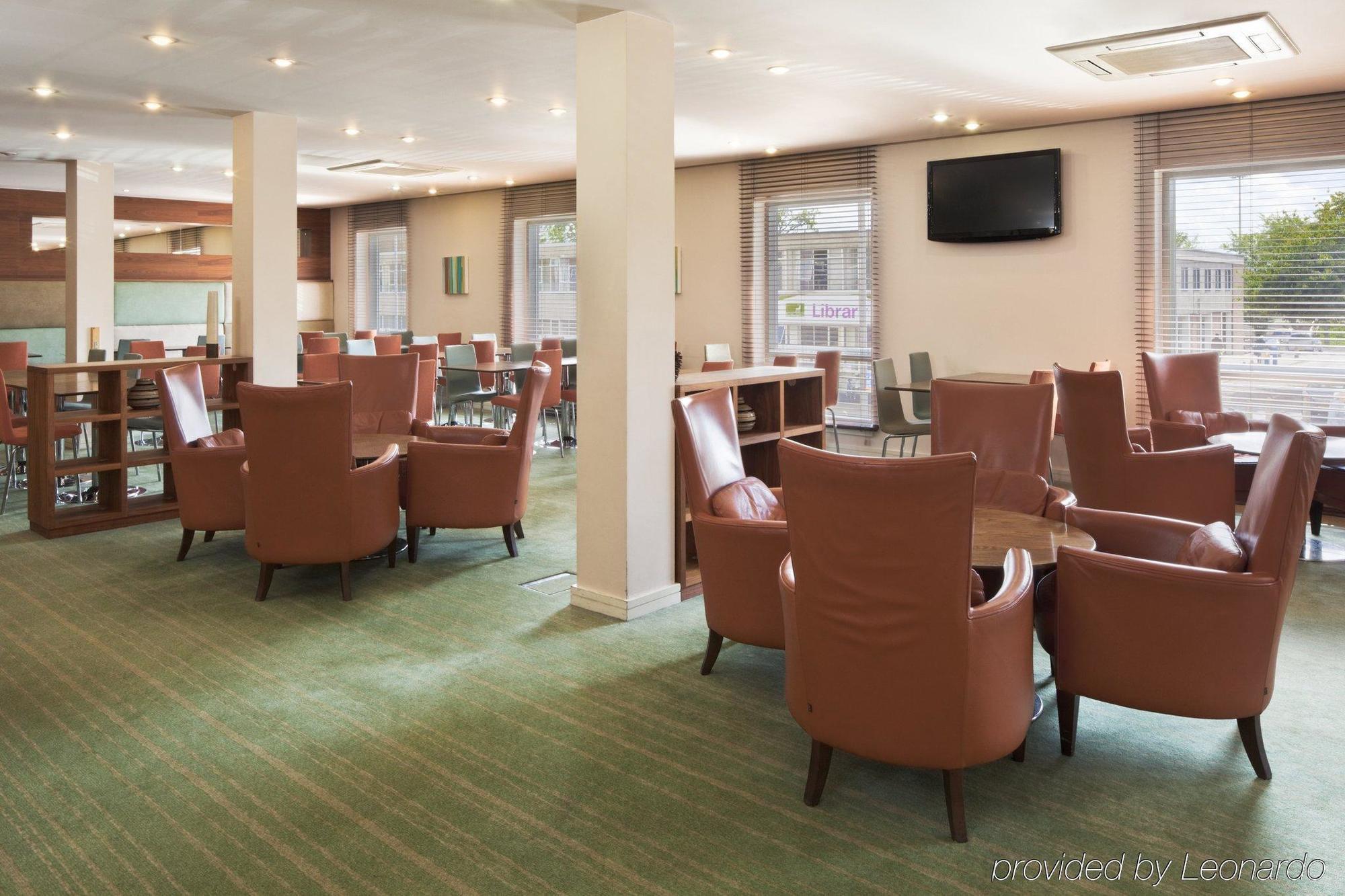 Holiday Inn Express Stevenage, An Ihg Hotel Restoran gambar