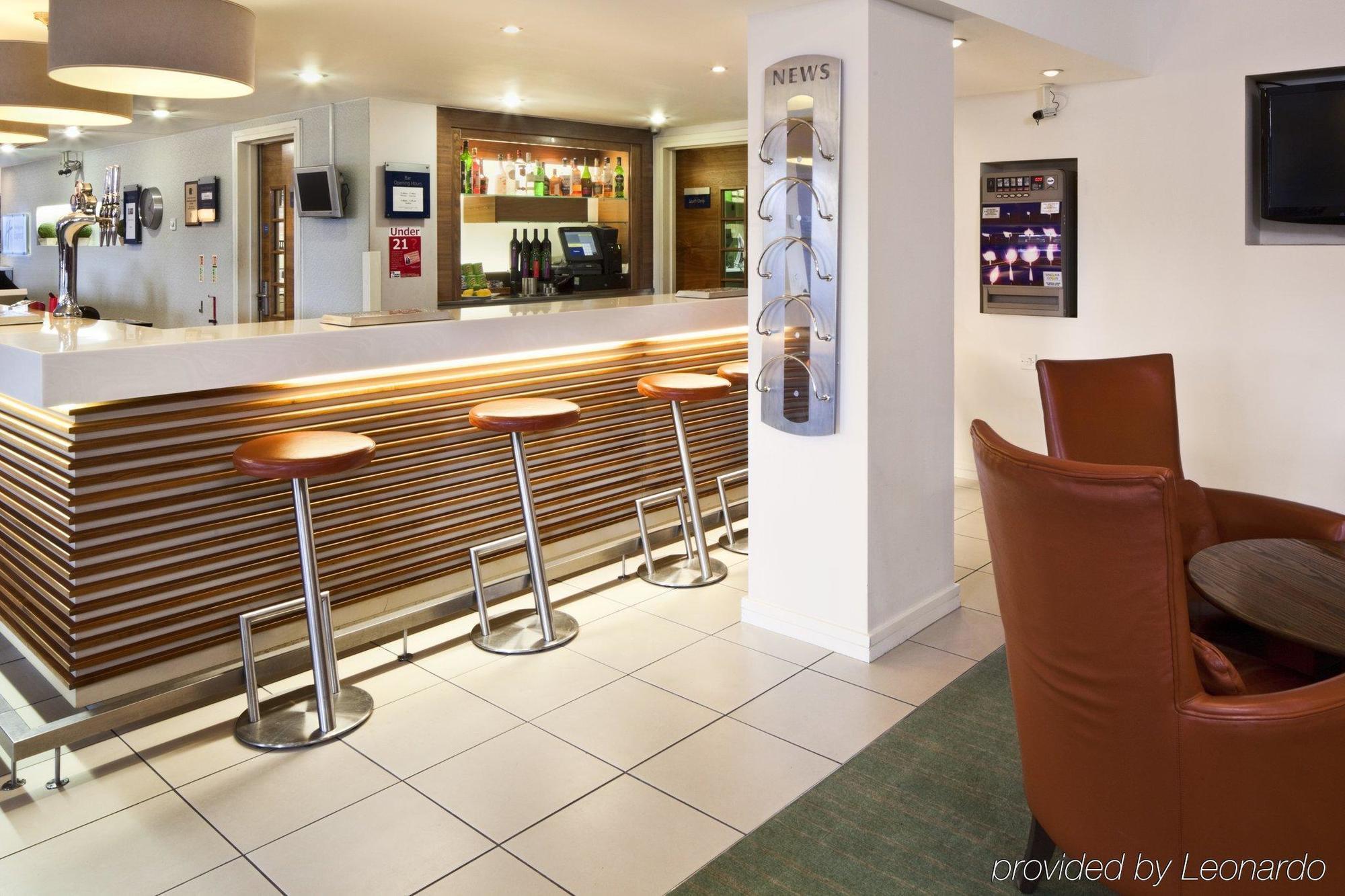 Holiday Inn Express Stevenage, An Ihg Hotel Restoran gambar